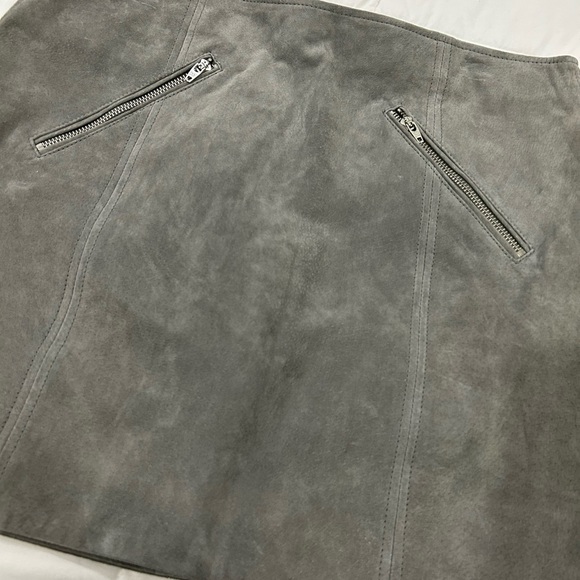 ⬇️PRICE DROP ⬇️ 
BLANKNYC • Grey Suede Mini Skirt • size 29 - Picture 2 of 8